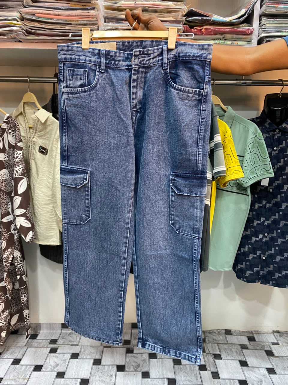 MounTouch 84 Loss Fit Jeans
